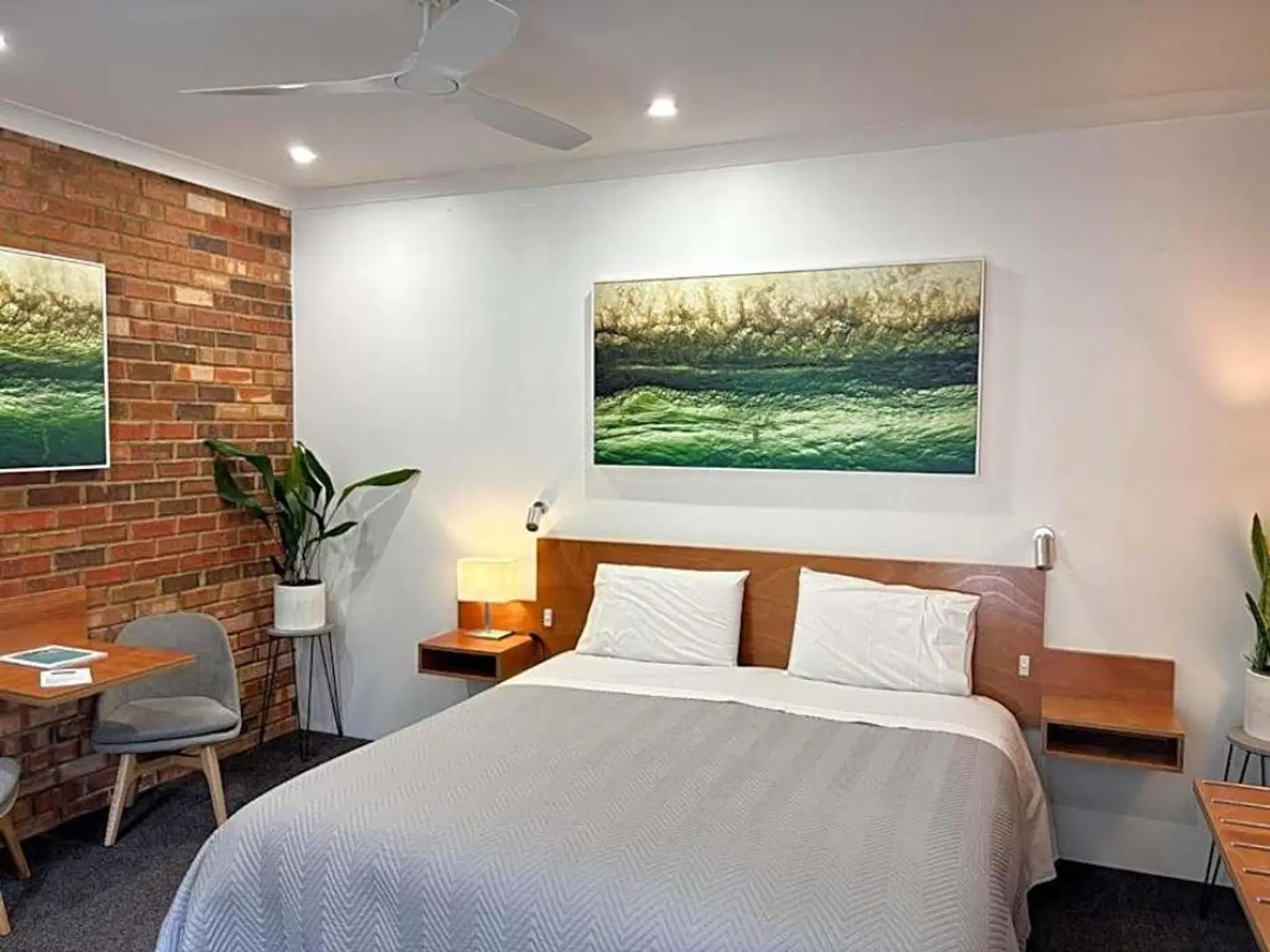 Edge Of The Forest Garden Motel ROOM_EXAMPLE