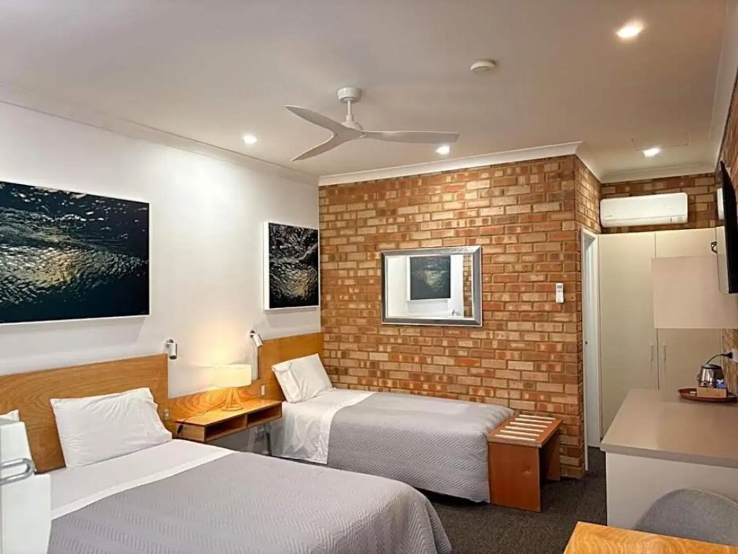 Edge Of The Forest Garden Motel ROOM_EXAMPLE