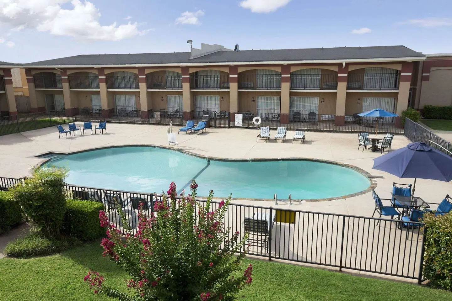 Howard Johnson by Wyndham Oklahoma City Airport/ Fairgrounds OUTDOOR_POOL