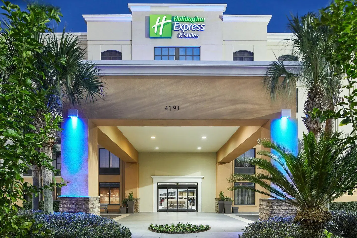 Holiday Inn Exp.&Suites South East/Medical Ctr Area EXTERIOR