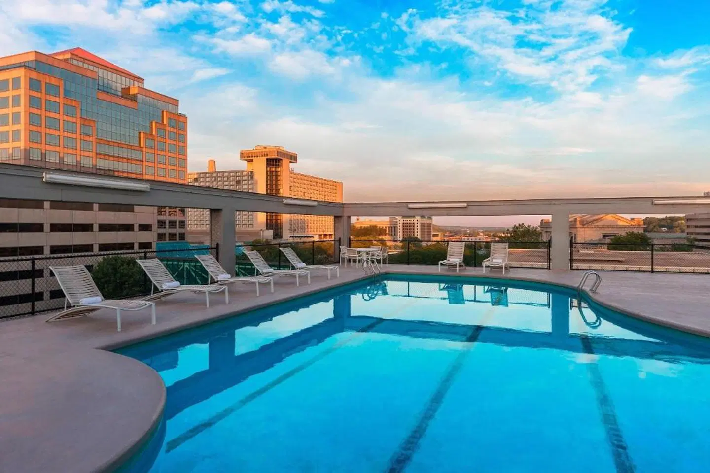 Sheraton Kansas City Hotel at Crown Center OUTDOOR_POOL