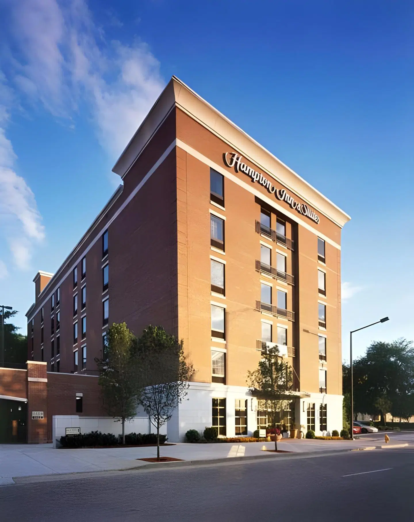 Hampton Inn & Suites Knoxville Downtown EXTERIOR