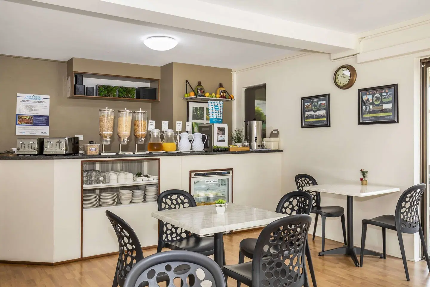 Best Western Airport 85 Motel Bar