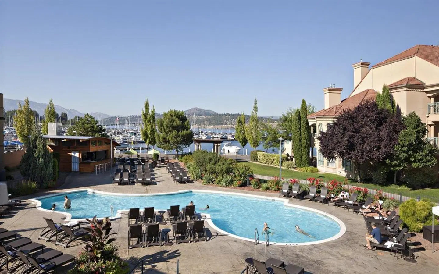 The Royal Kelowna by Bellstar Hotels OUTDOOR_POOL