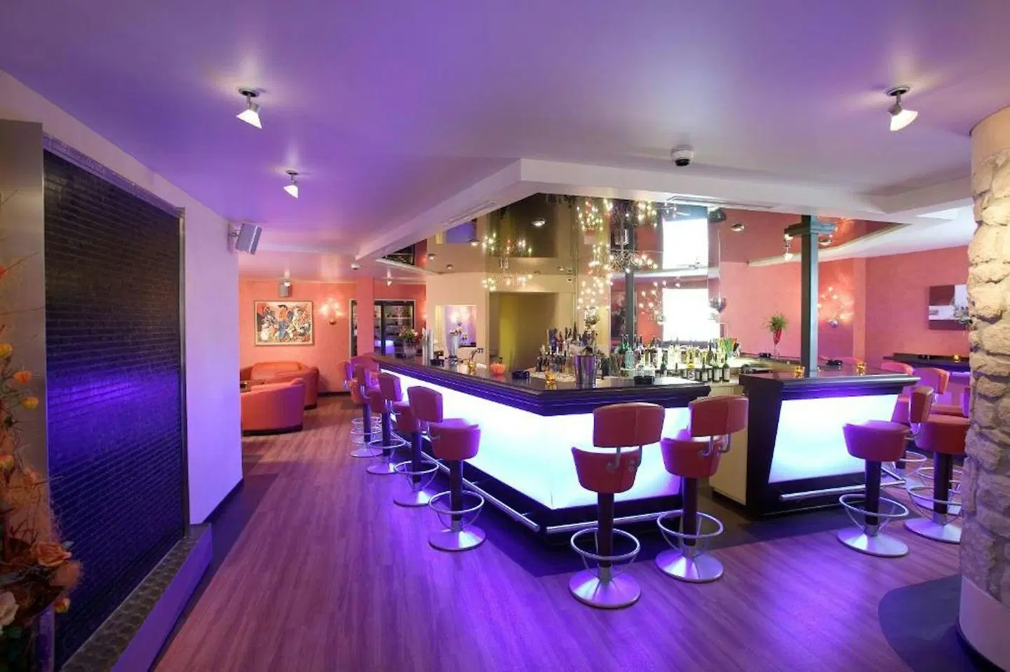 Amaris Bar
