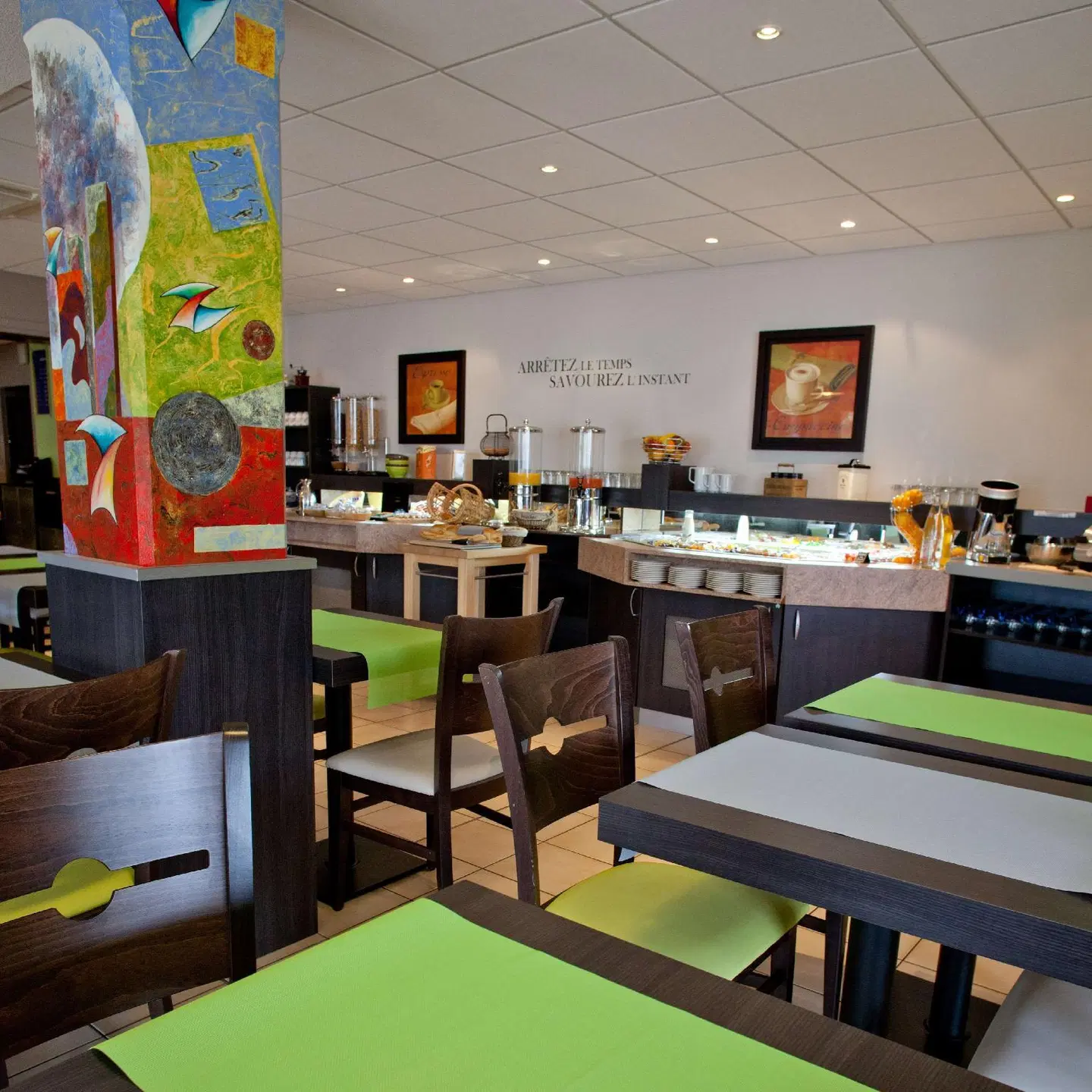Kyriad Niort - Espace Mendès-France Bar