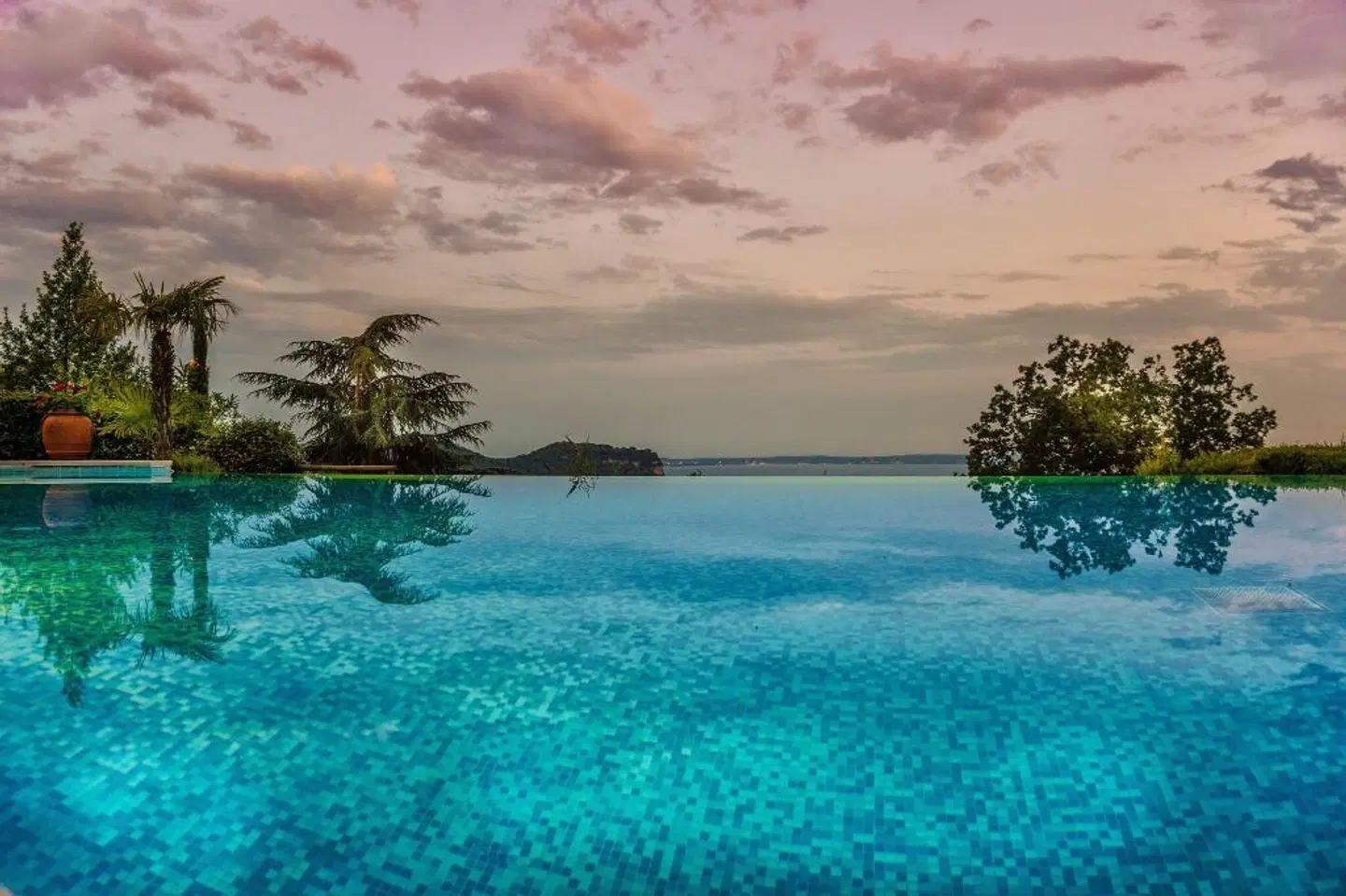 Madrigale Panoramic Lifestyle & Soulful Hotel OUTDOOR_POOL