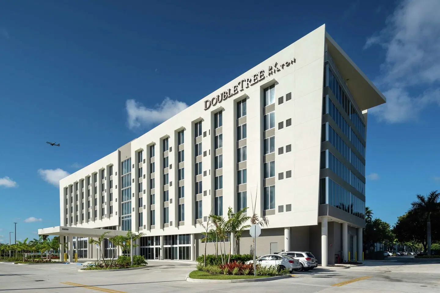 DoubleTree by Hilton Miami Doral EXTERIOR