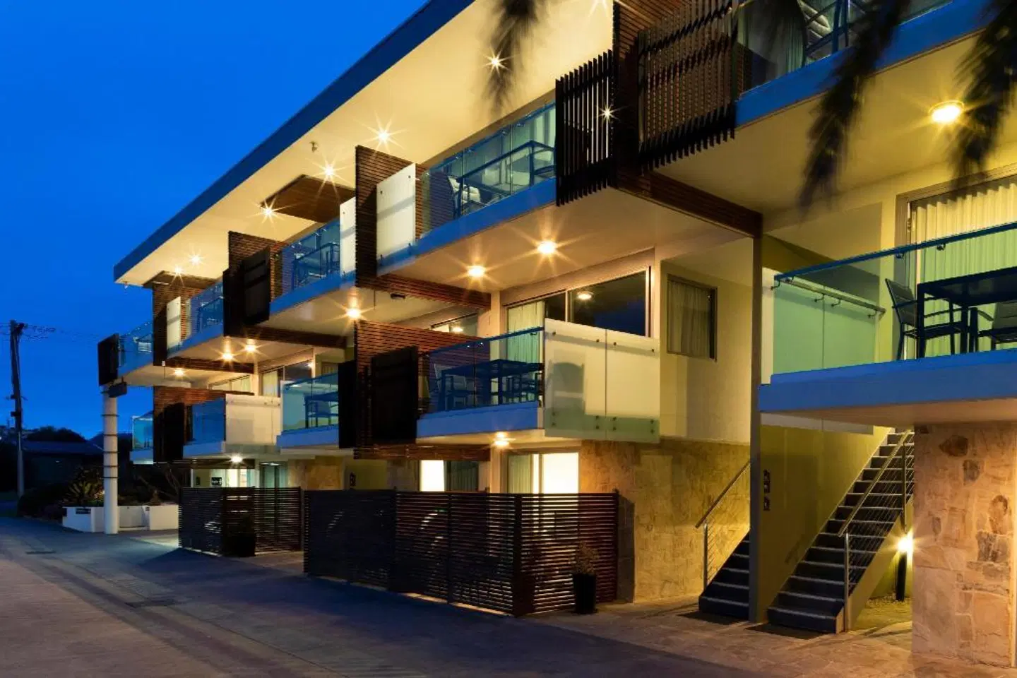 The Dolphin Apartments EXTERIOR