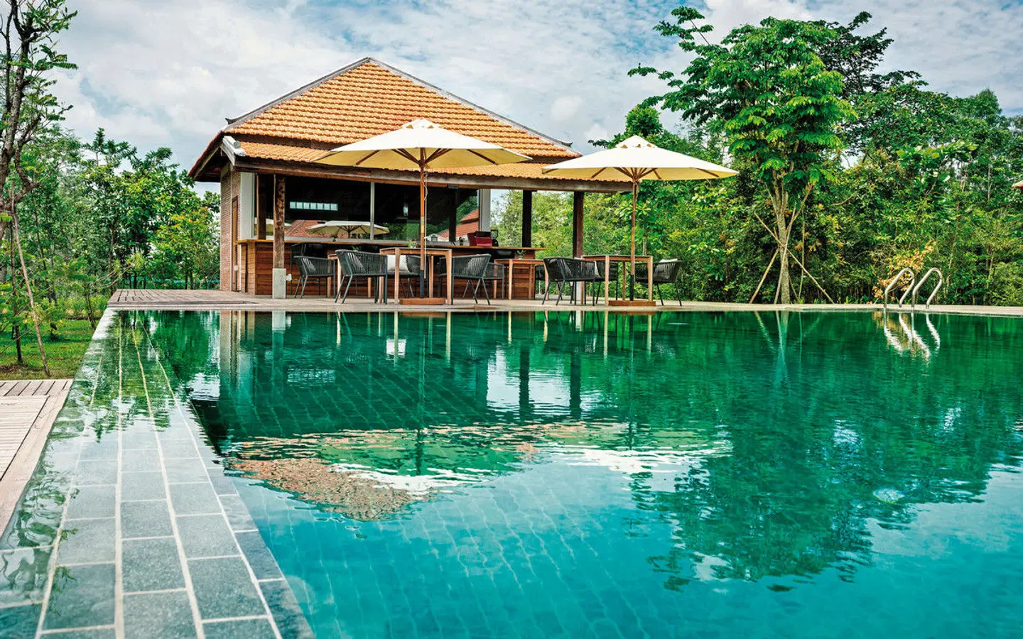 Farmhouse Resort & Spa - Smiling Gecko OUTDOOR_POOL