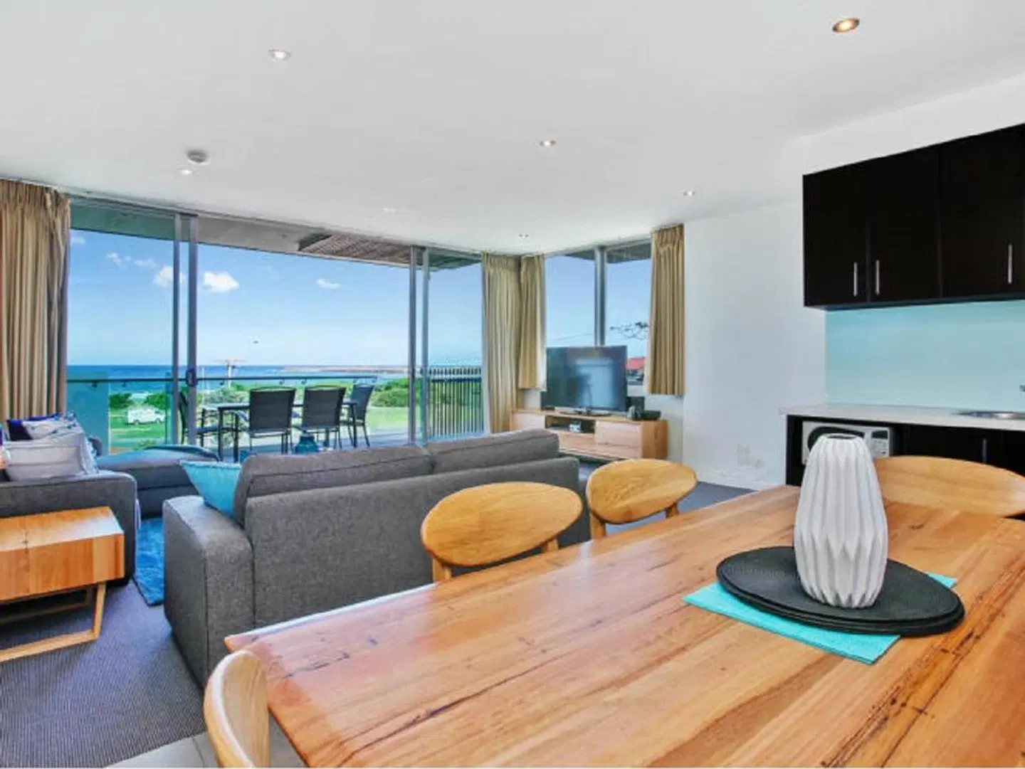 The Dolphin Apartments ROOM_EXAMPLE