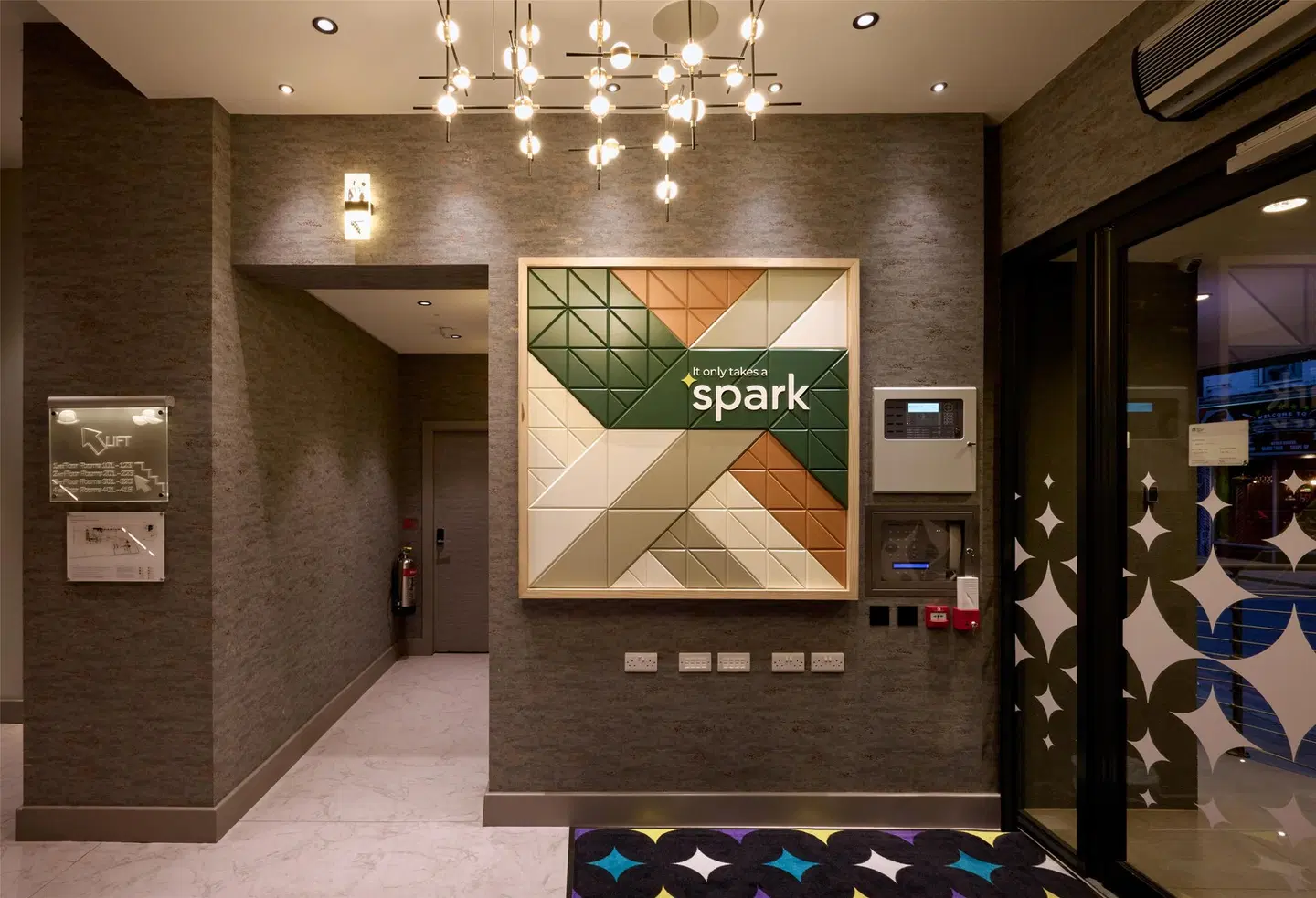 Spark by Hilton Luton LOUNGE_LOBBY
