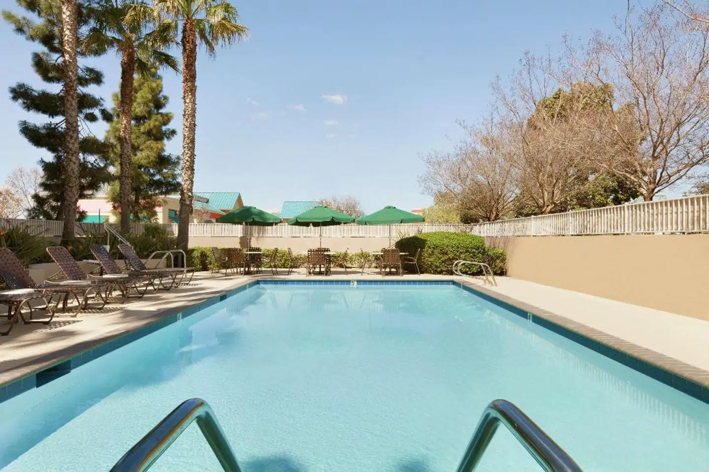 Hilton Garden Inn Gilroy OUTDOOR_POOL