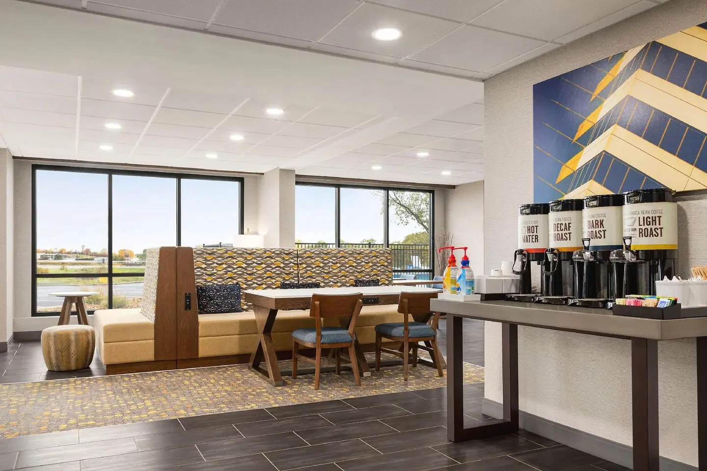 Hampton Inn Kansas City-Airport Bar