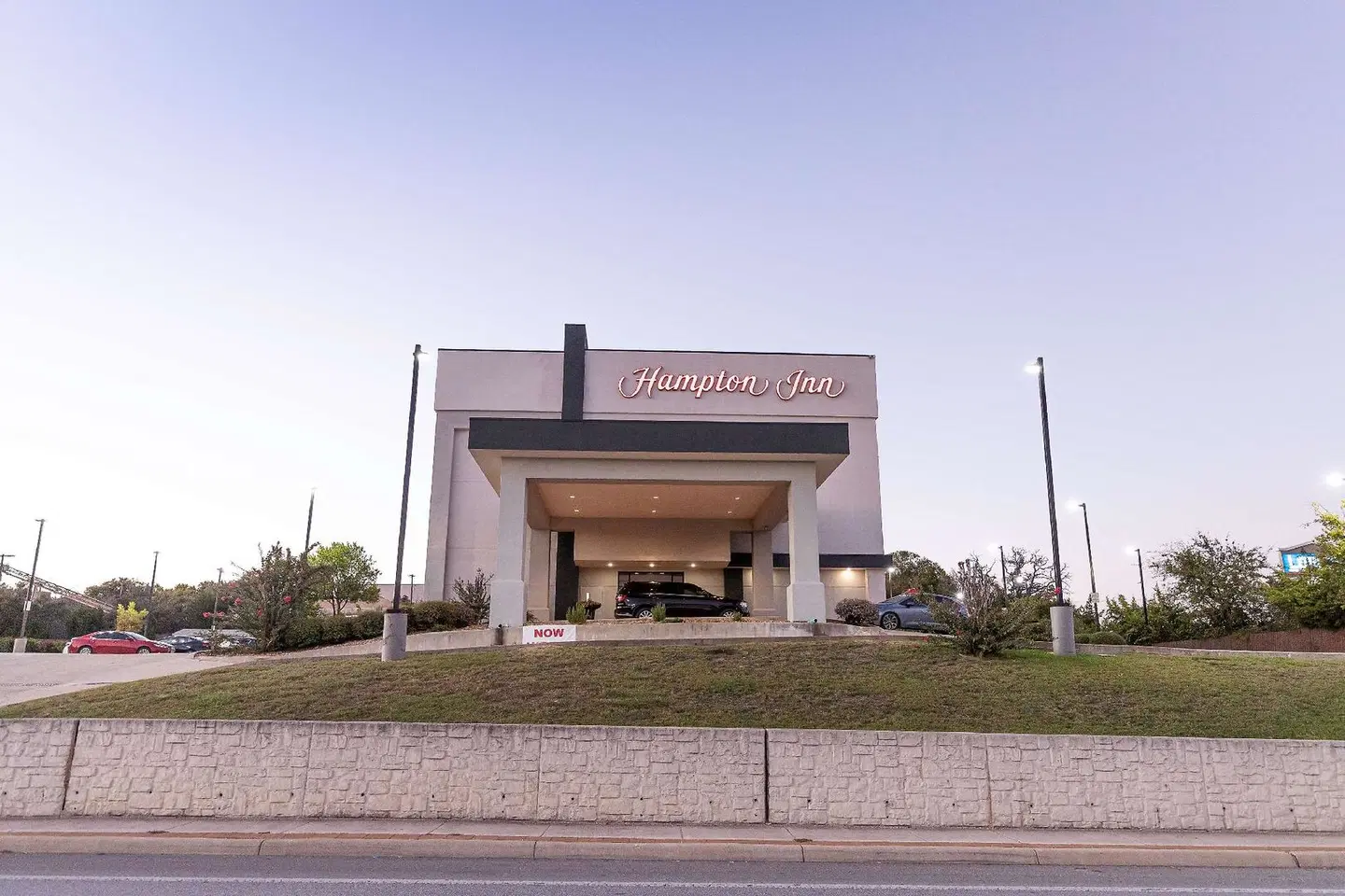 Hampton Inn Kerrville EXTERIOR