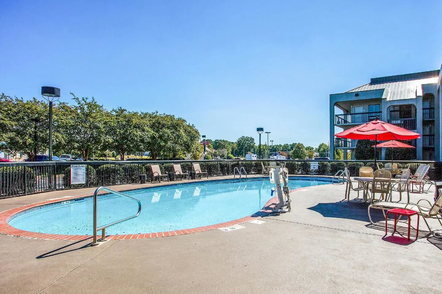 Clarion Pointe Huntsville Research Park OUTDOOR_POOL