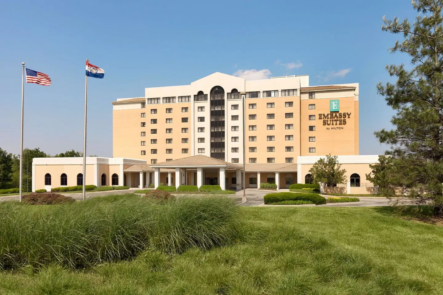 Embassy Suites by Hilton Kansas City International Airport EXTERIOR