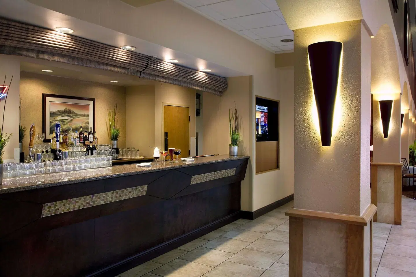 Embassy Suites by Hilton Kansas City International Airport Bar