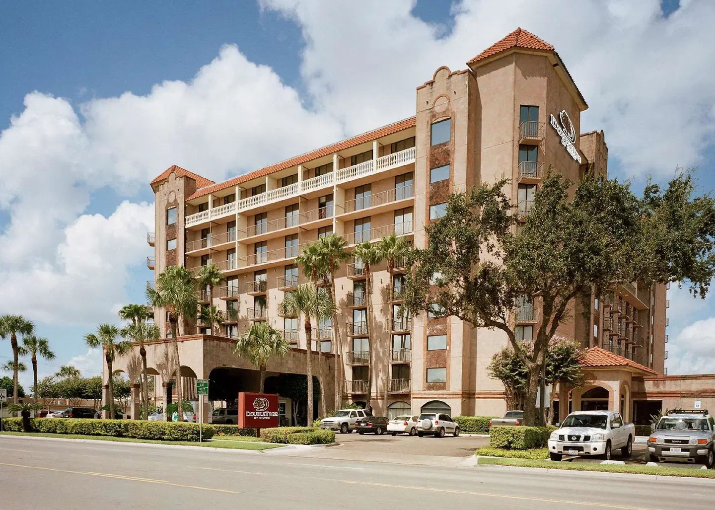 DoubleTree Suites by Hilton Hotel McAllen EXTERIOR