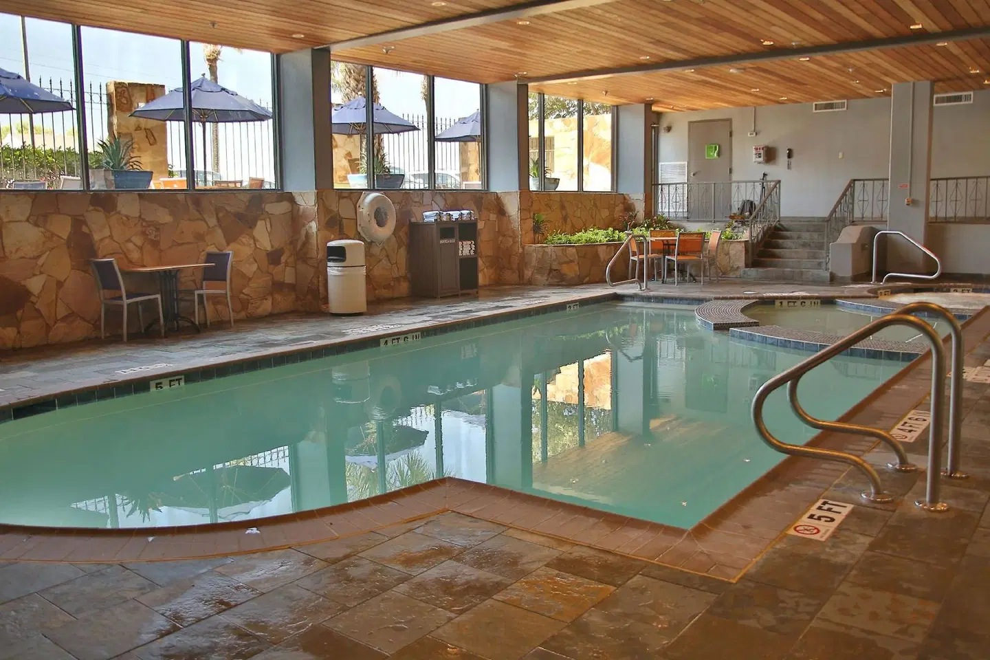 DoubleTree Suites by Hilton Hotel McAllen Hallenbad