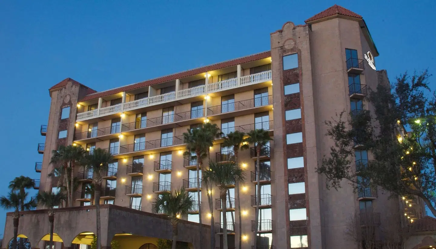 DoubleTree Suites by Hilton Hotel McAllen EXTERIOR