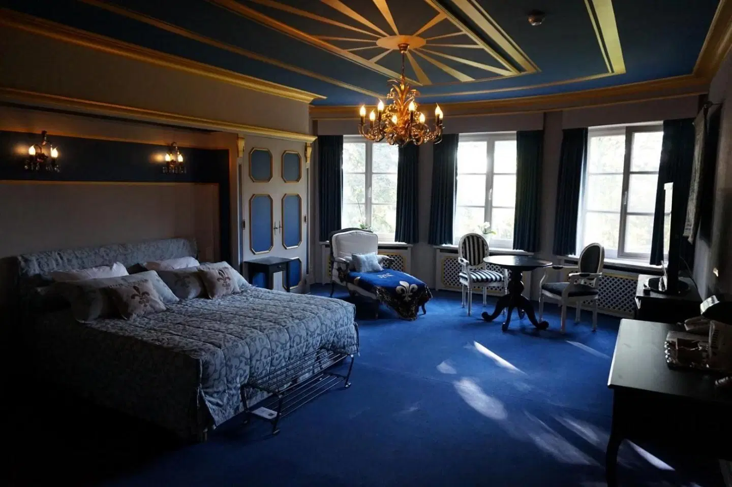 Fleur de Lys ROOM_EXAMPLE