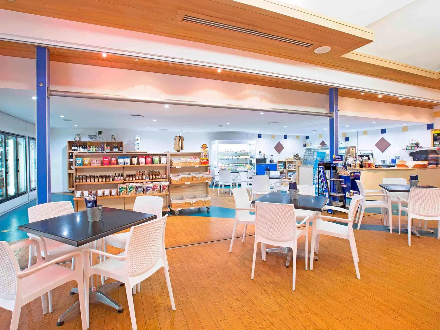Novotel Sunshine Coast Resort Hotel Bar