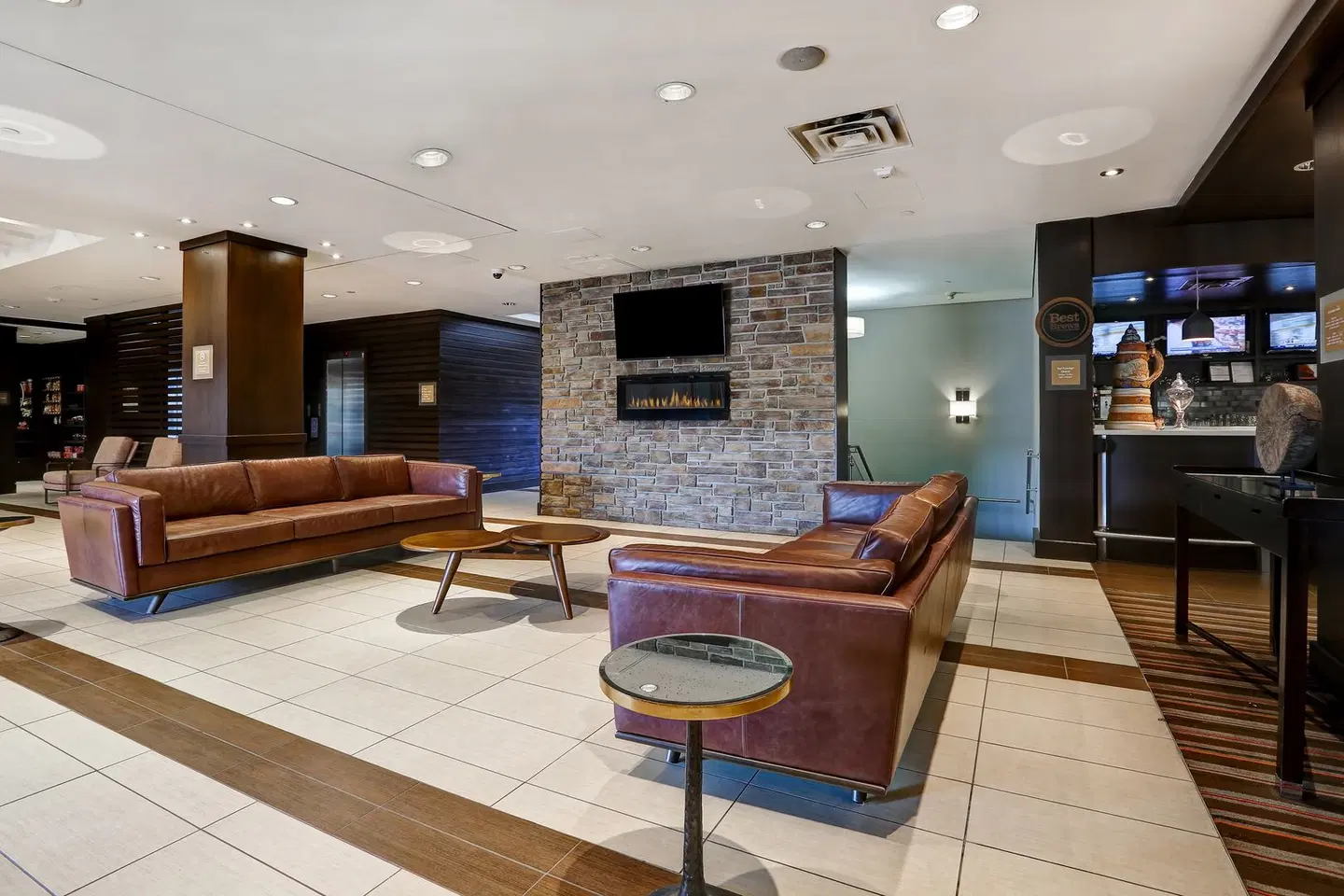 Four Points by Sheraton Toronto Mississauga LOUNGE_LOBBY