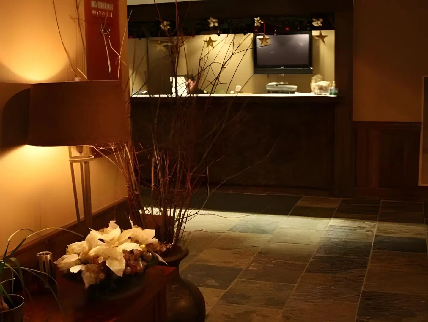 Glacier Mountaineer Lodge ROOM_EXAMPLE
