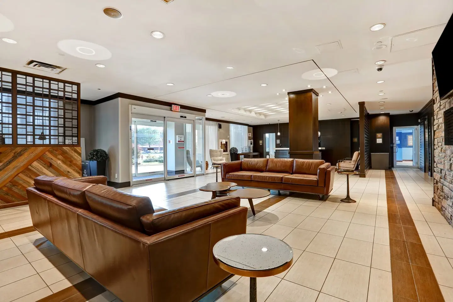 Four Points by Sheraton Toronto Mississauga LOUNGE_LOBBY