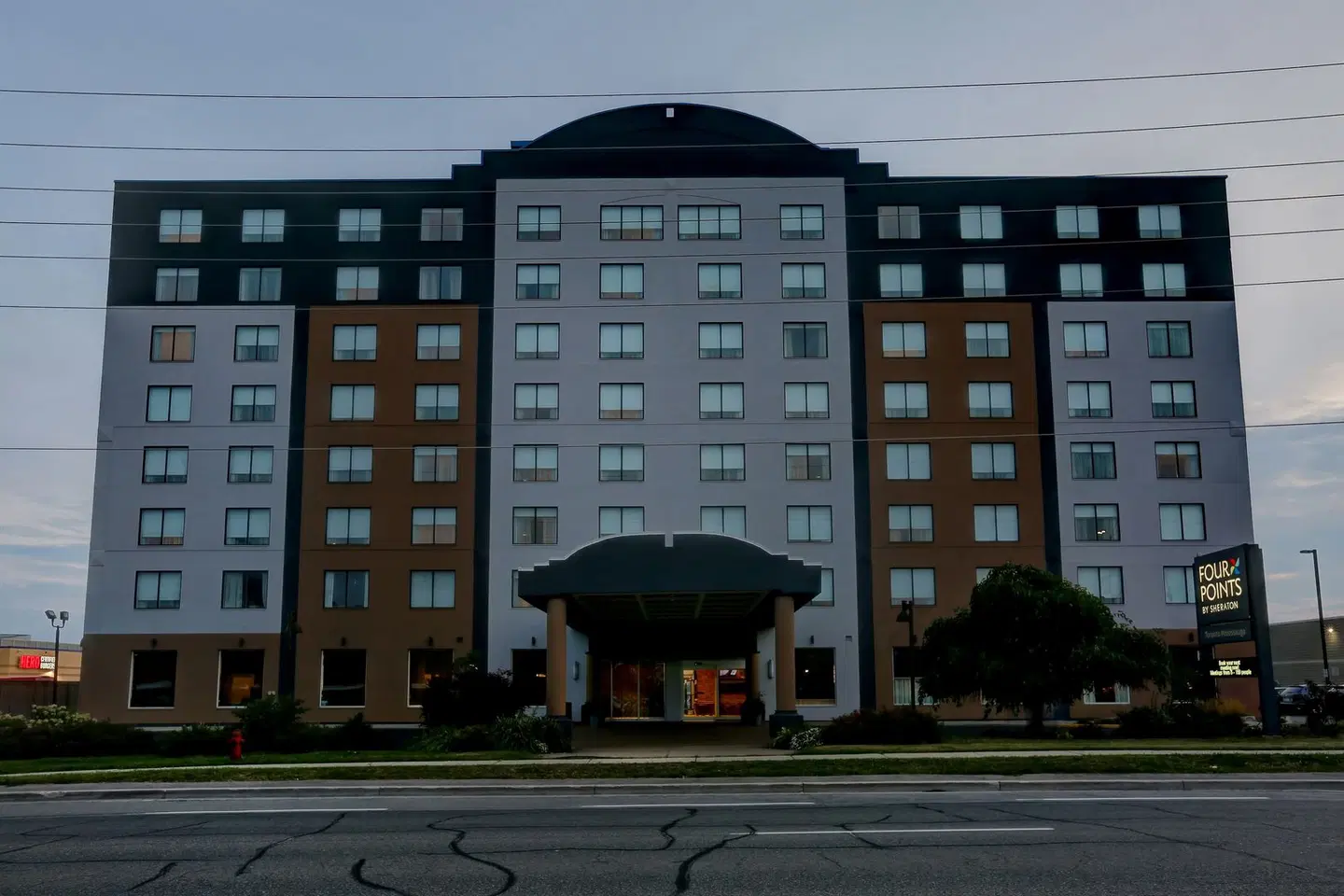 Four Points by Sheraton Toronto Mississauga EXTERIOR