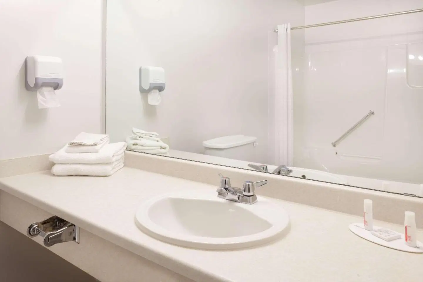 Super 8 by Wyndham Valemount Badezimmer