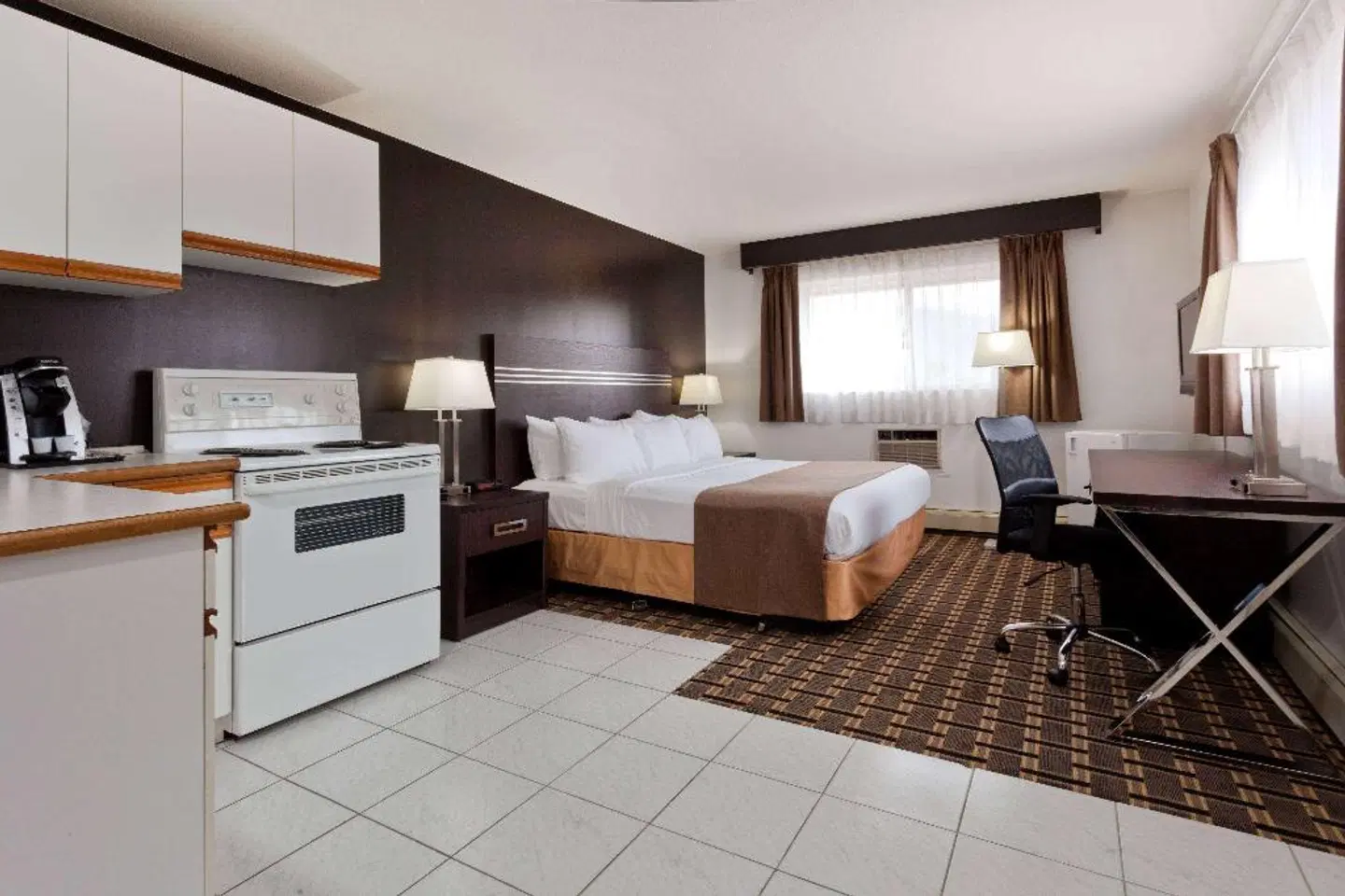Super 8 by Wyndham Valemount ROOM_EXAMPLE