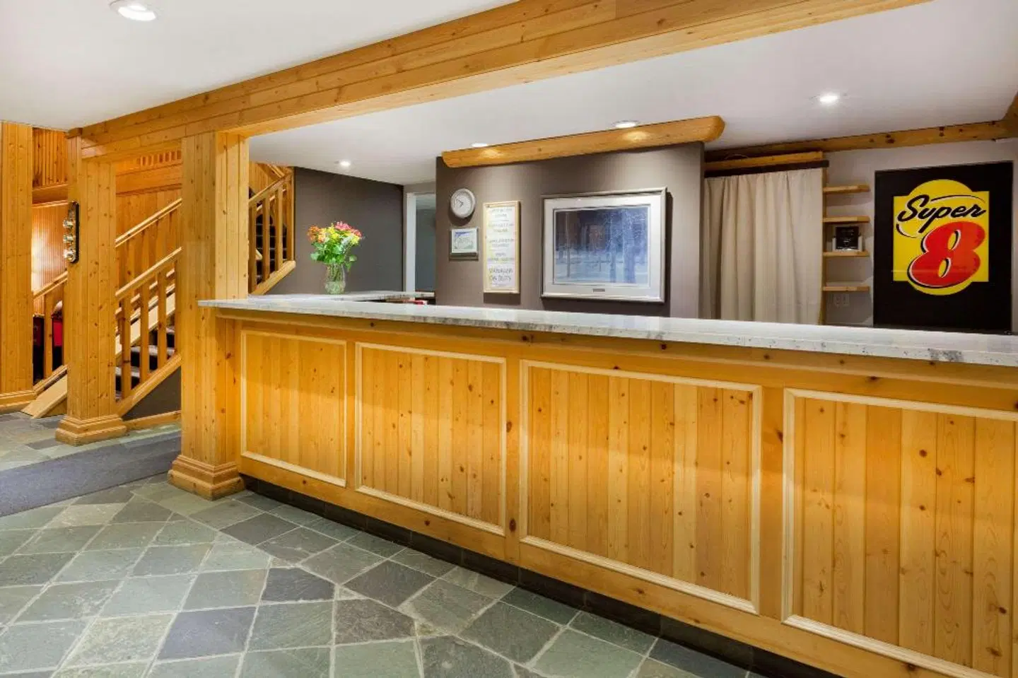 Super 8 by Wyndham Valemount LOUNGE_LOBBY
