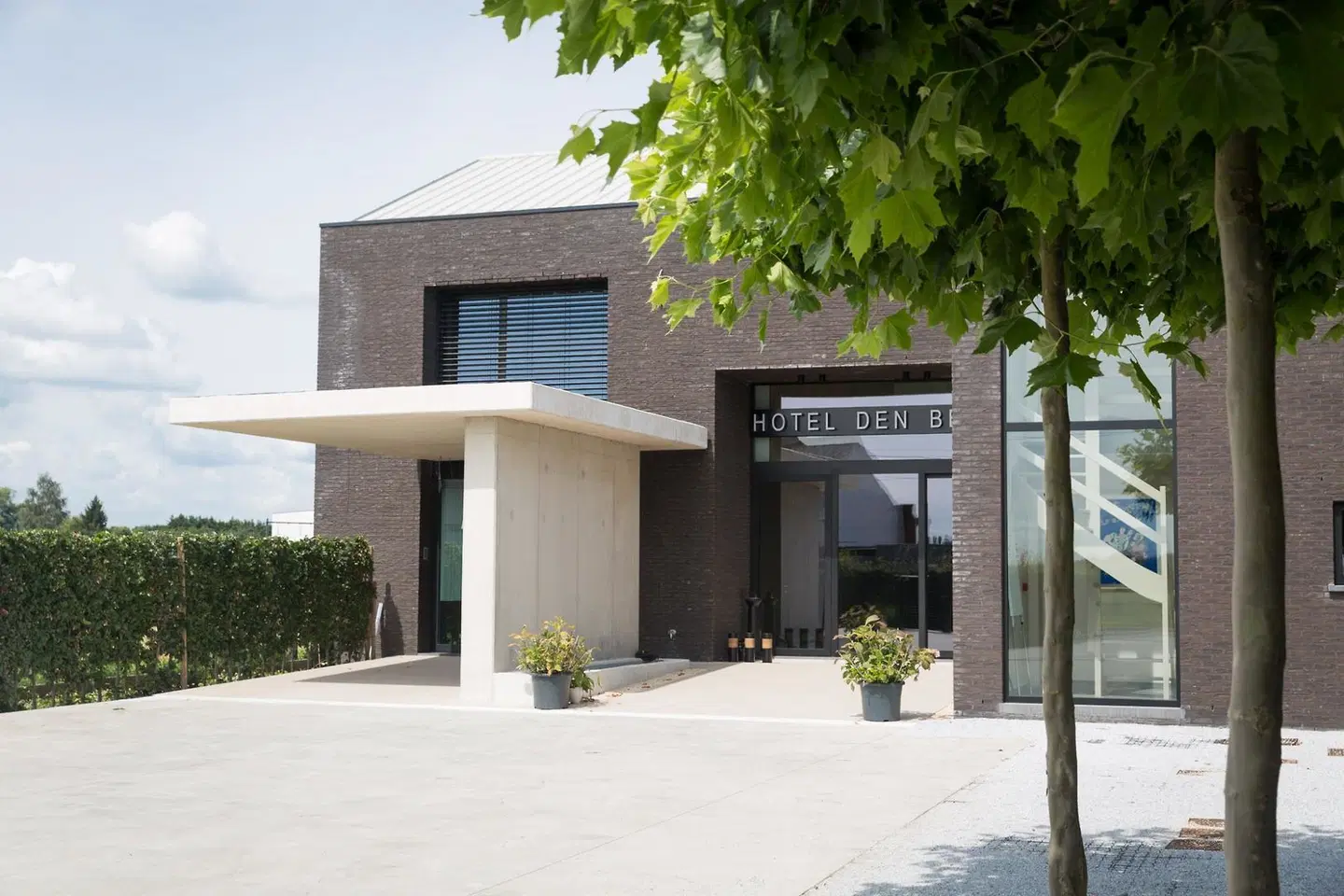 Hotel Den Berg EXTERIOR