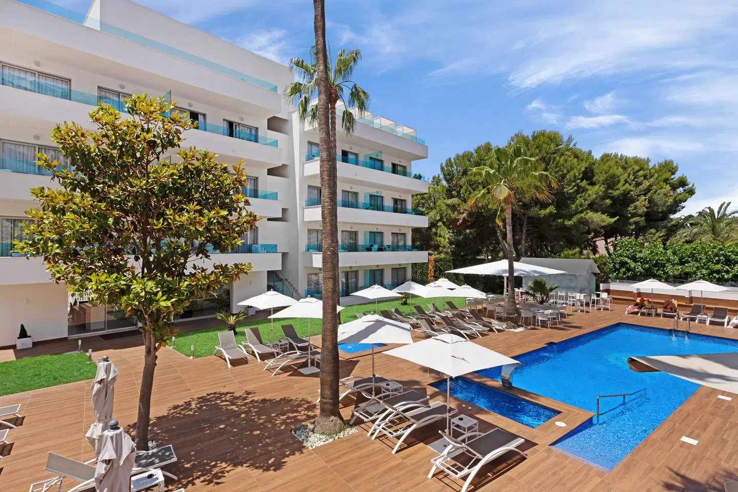 Metropolitan JUKA Playa OUTDOOR_POOL
