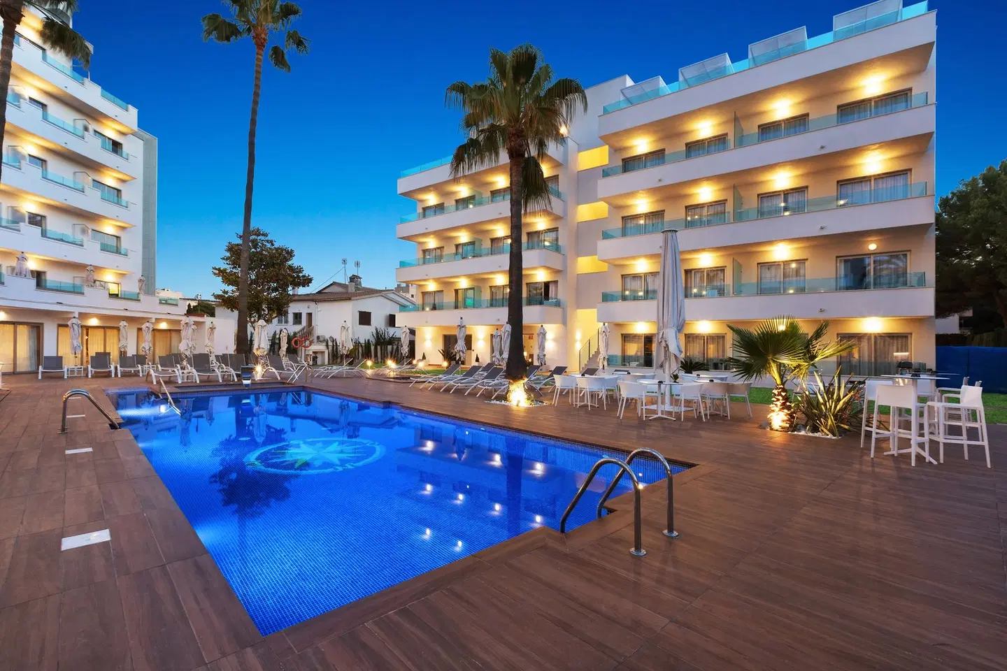 Metropolitan JUKA Playa OUTDOOR_POOL