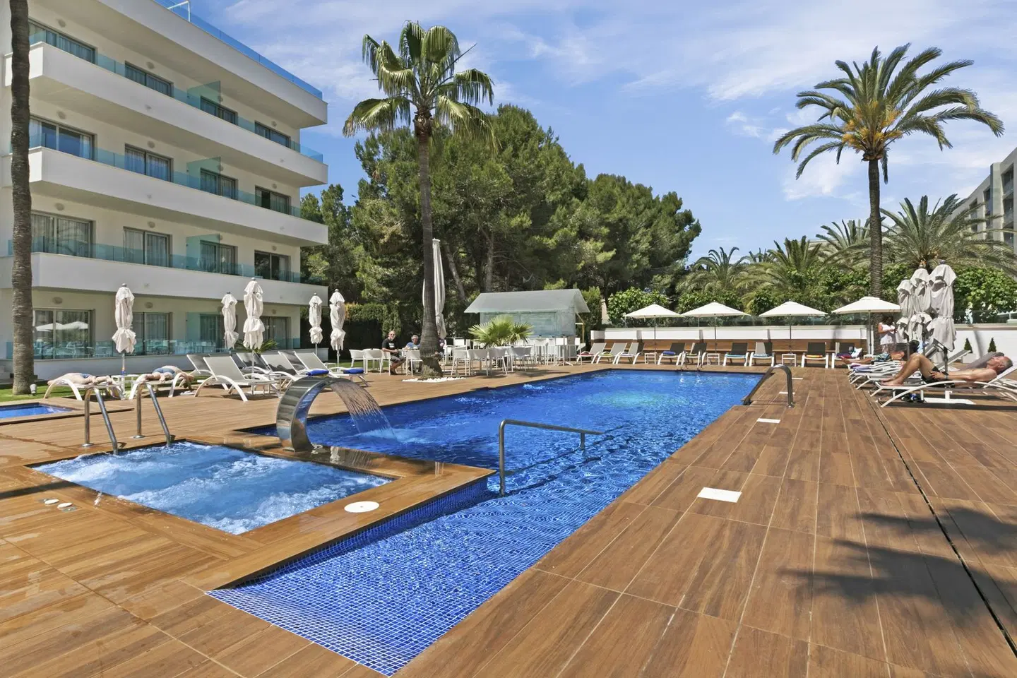 Metropolitan JUKA Playa OUTDOOR_POOL