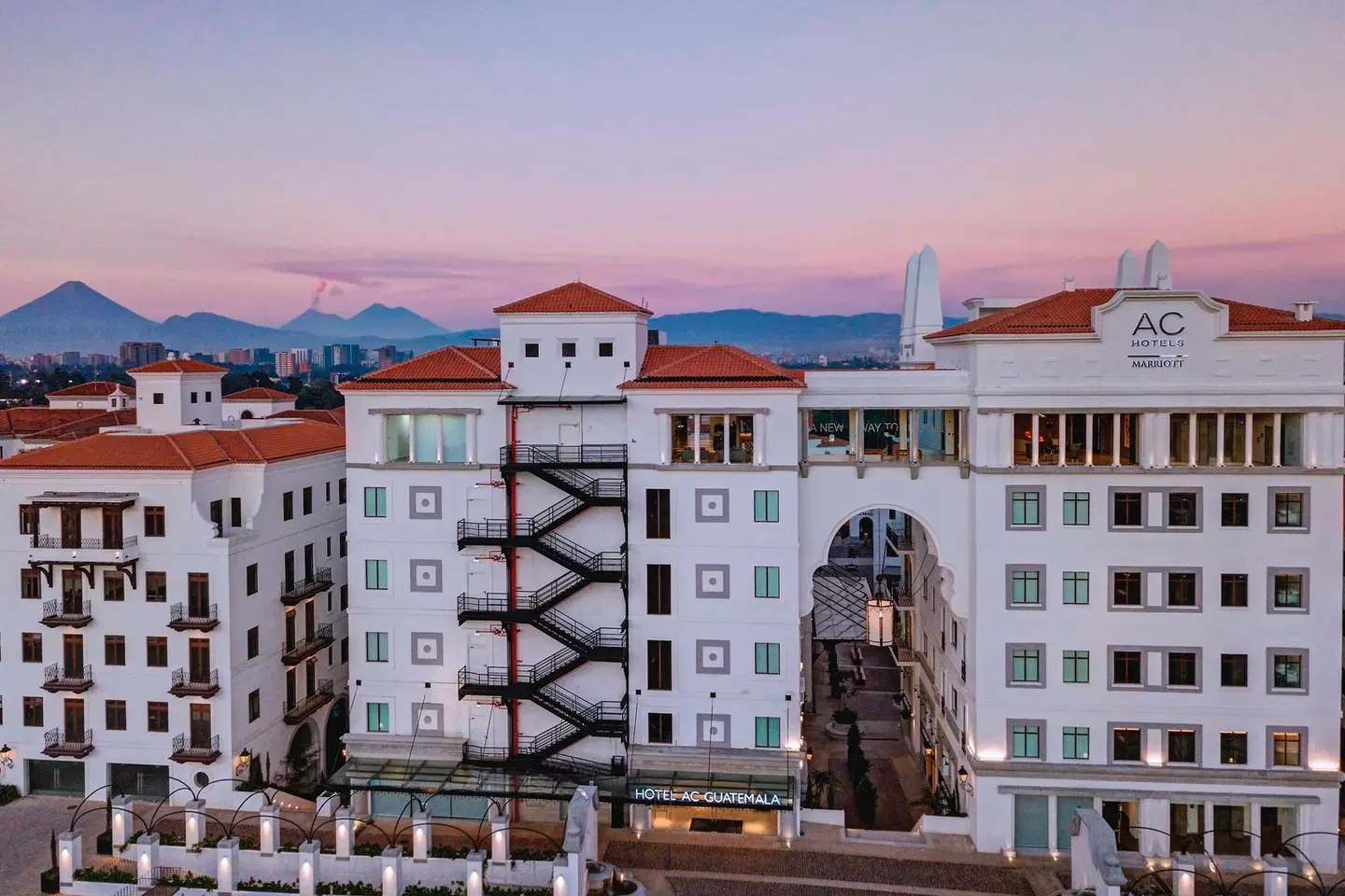 AC Hotel by Marriott Guatemala City EXTERIOR