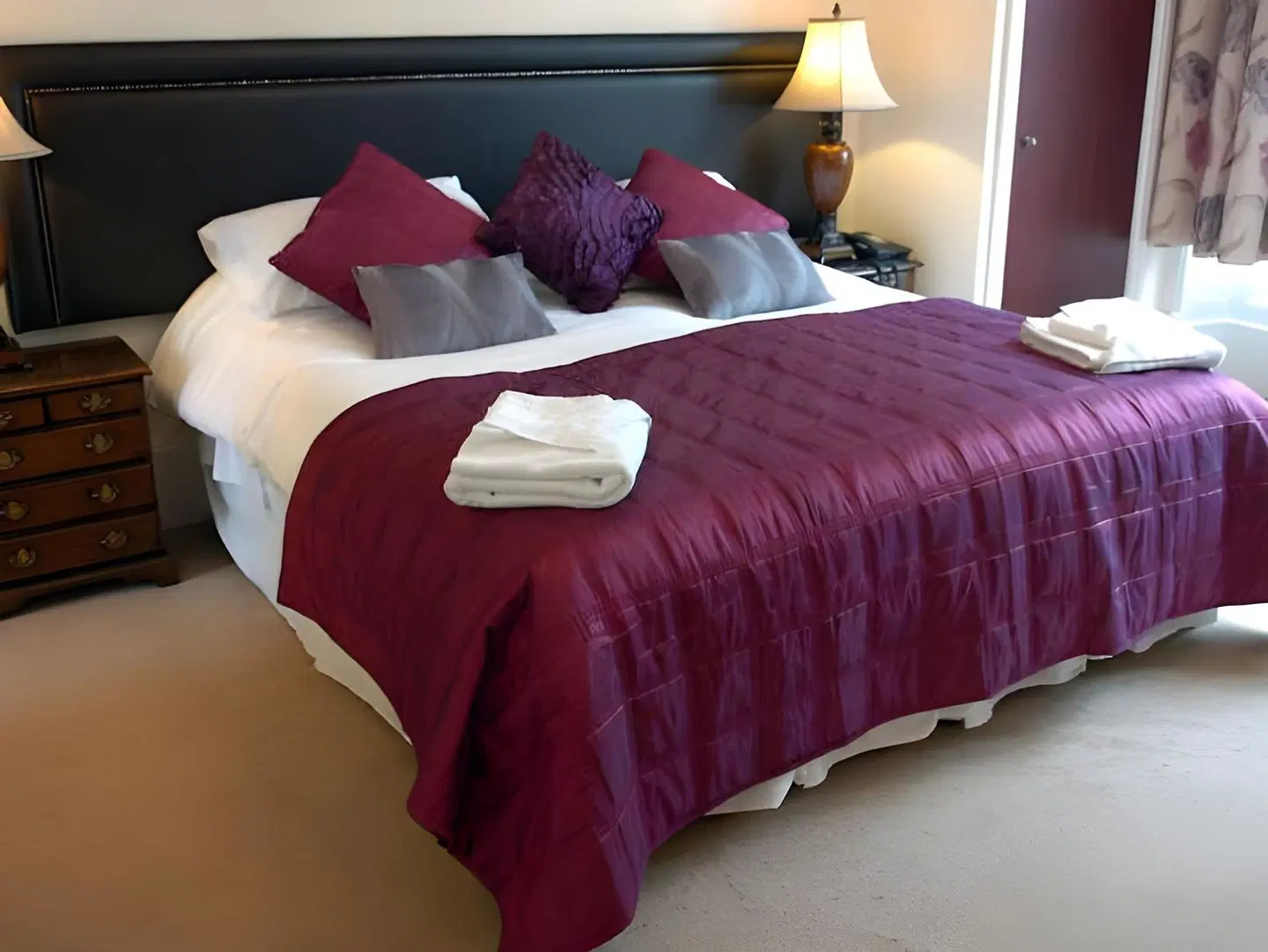 Ty Dre Town House ROOM_EXAMPLE