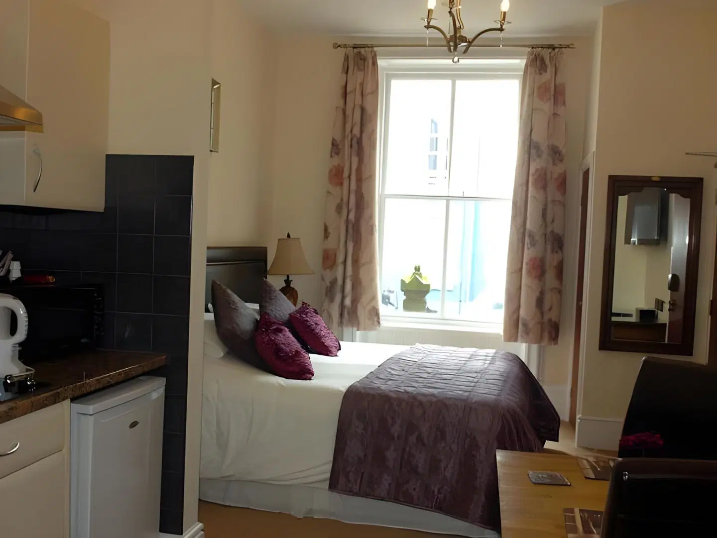 Ty Dre Town House ROOM_EXAMPLE