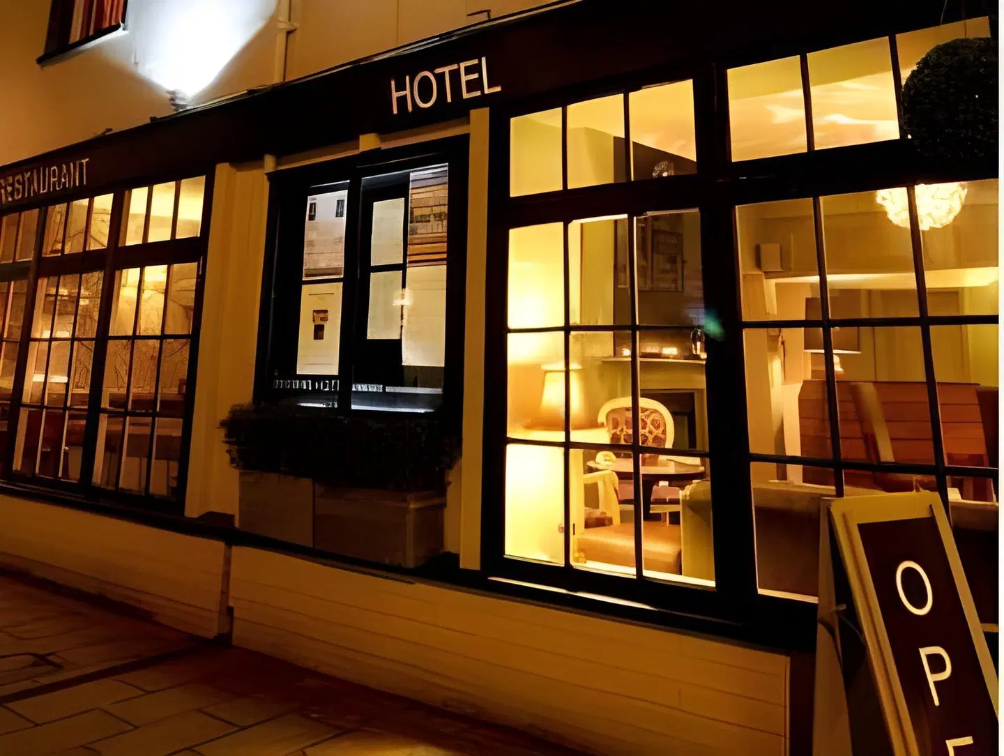 Browns Hotel EXTERIOR