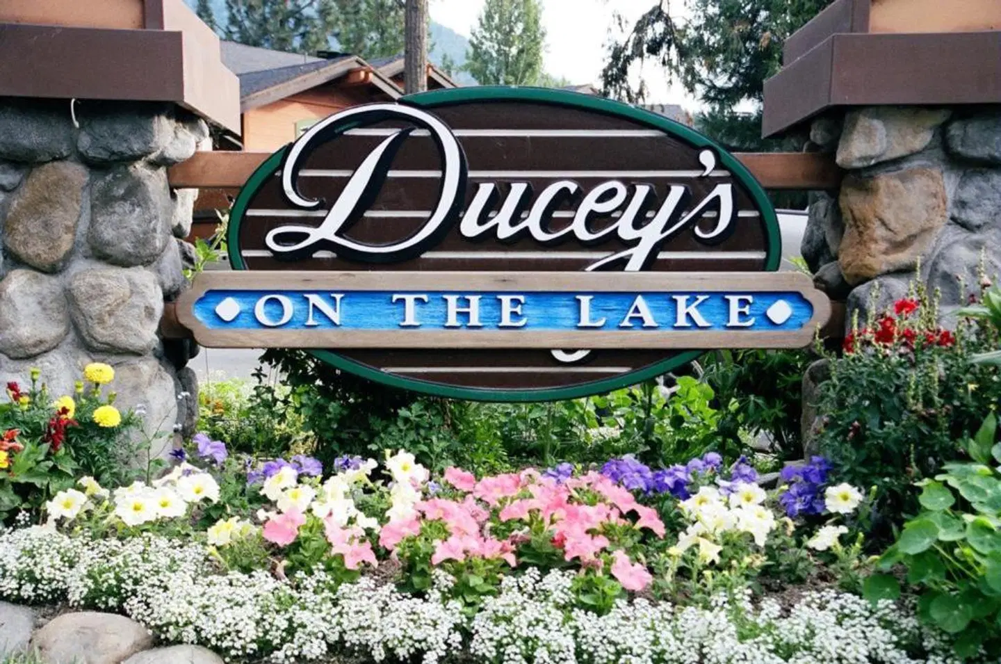 The Pines Resort EXTERIOR