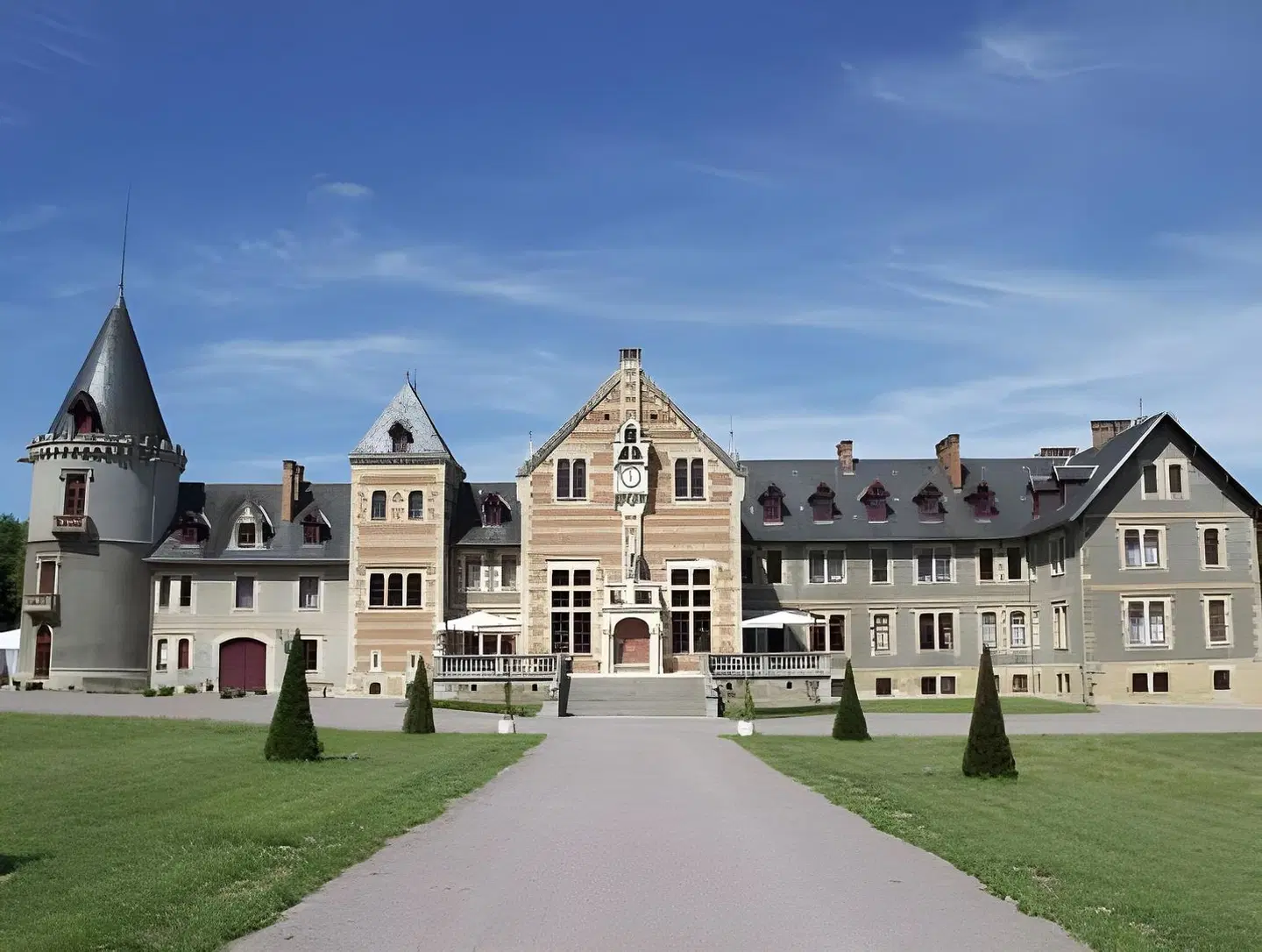 Château de Beguin EXTERIOR