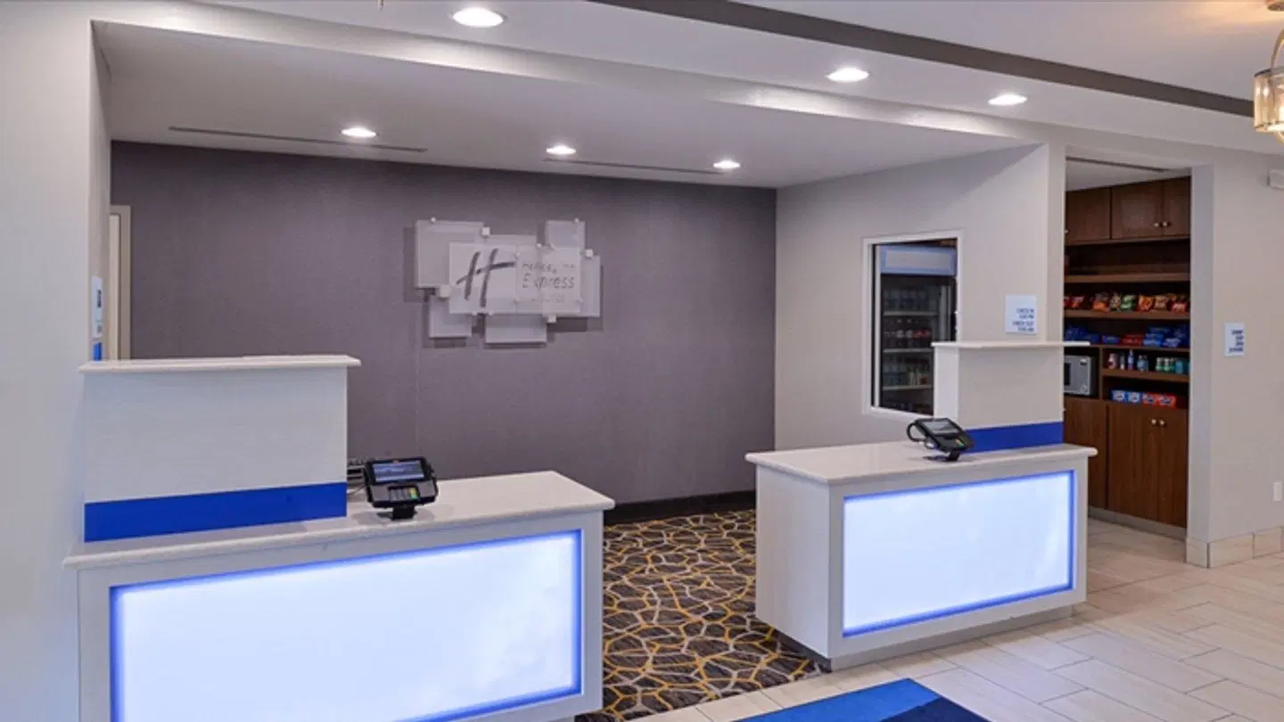 Holiday Inn Express & Suites Lexington Midtown - I-75 by IHG LOUNGE_LOBBY