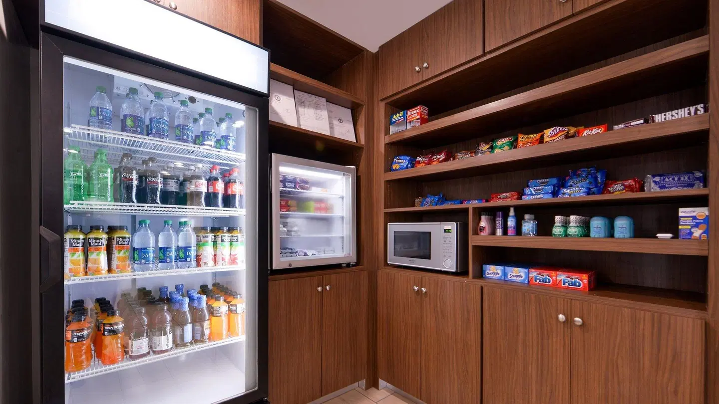 Holiday Inn Express & Suites Lexington Midtown - I-75 by IHG Bar
