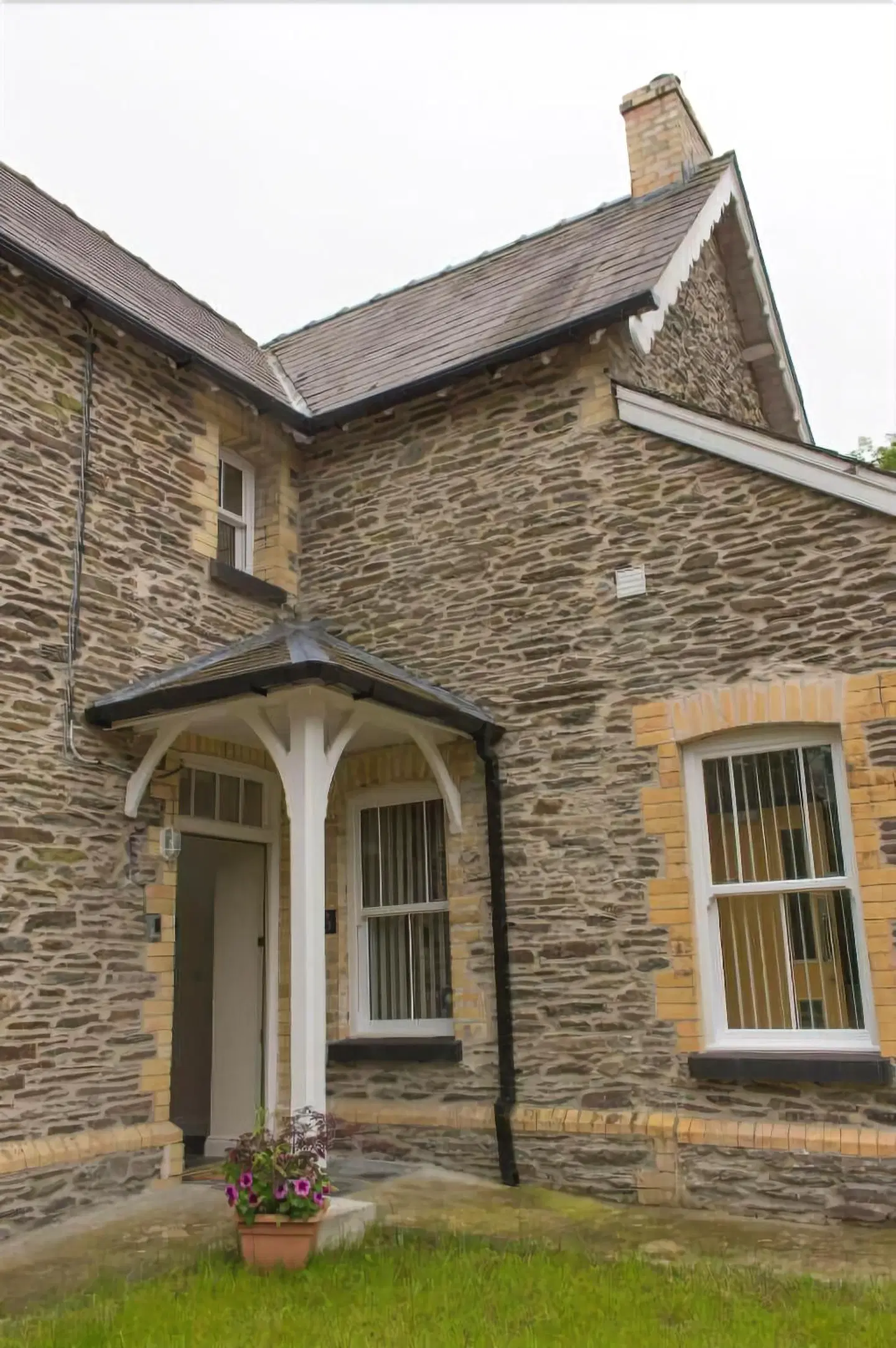 Old School Bed and Breakfast EXTERIOR