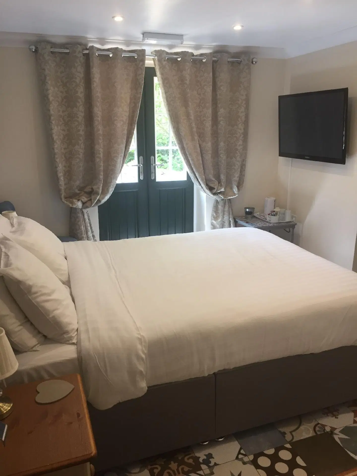 Old School Bed and Breakfast ROOM_EXAMPLE
