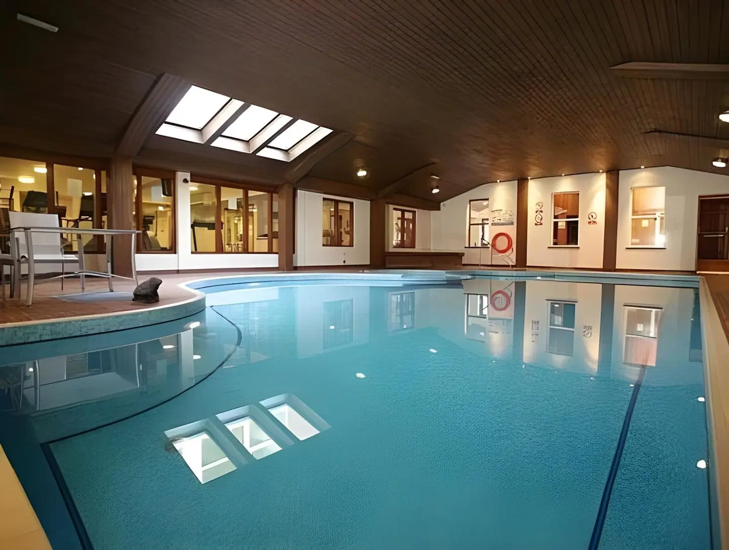 Elstead Classic Hallenbad