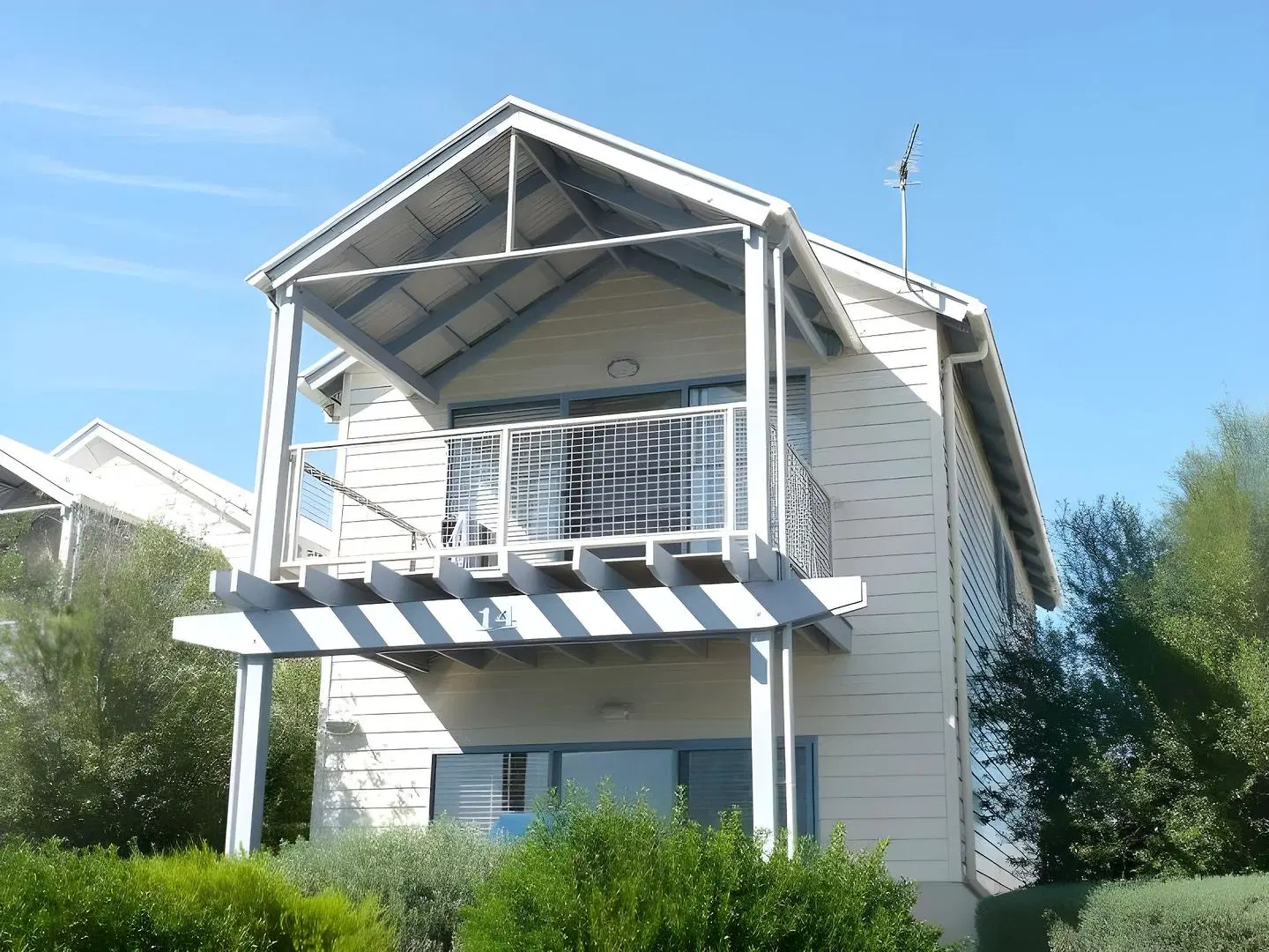 Captains Cove Waterfront Apartments EXTERIOR